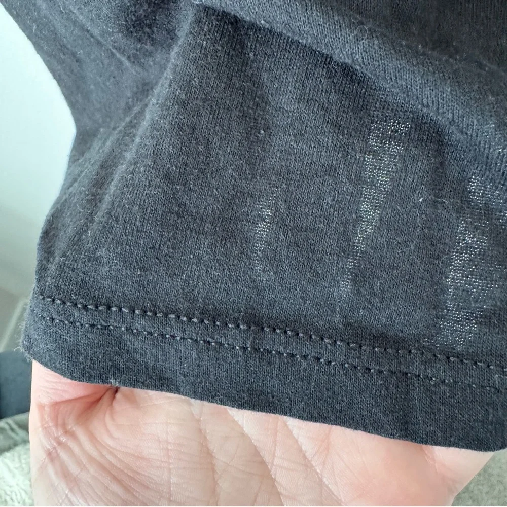 The Red Onion Saloon Alaska Men’s T-Shirt Size Large Black Red White Jerzees - Picture 6 of 8